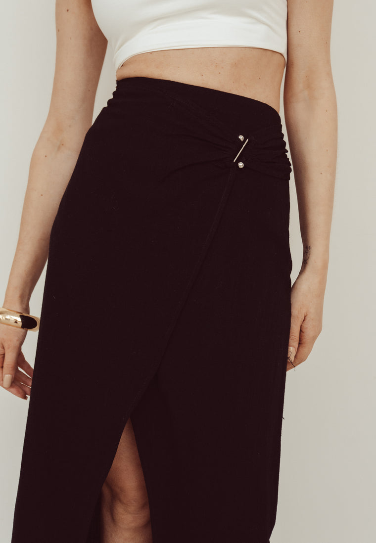 GEMMA - Linnen Skirt with Pin in Black
