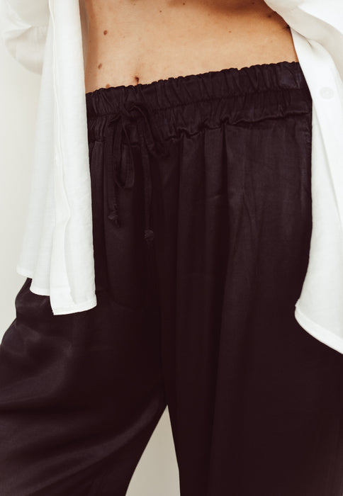 CLOVER - Silky Pantalon in Black