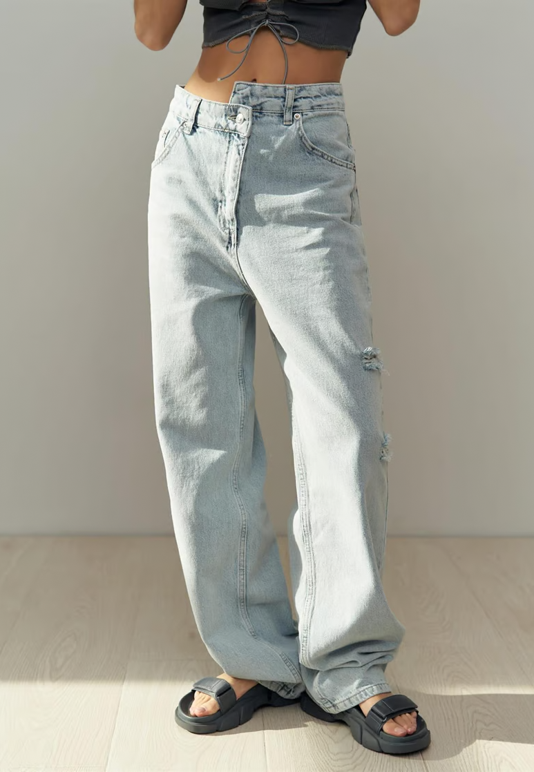 RIVER - Asymmetric Jeans in Vintage Blue