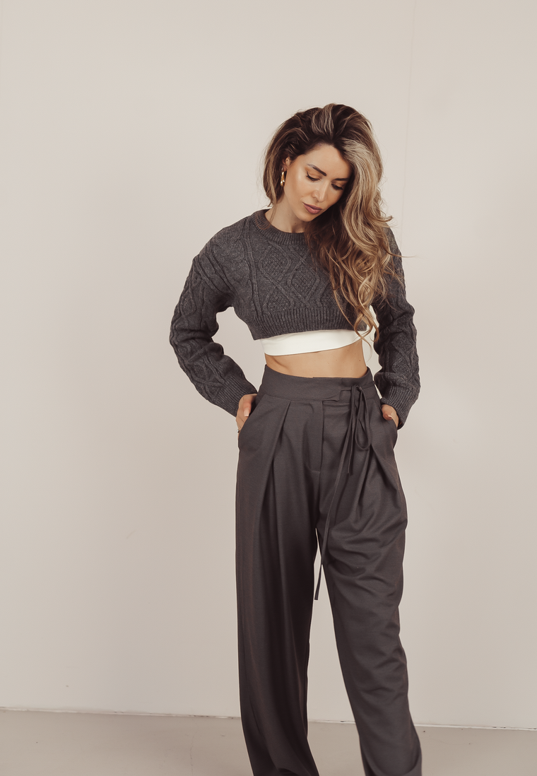 DEVI - Crop Cable Sweater in Grey
