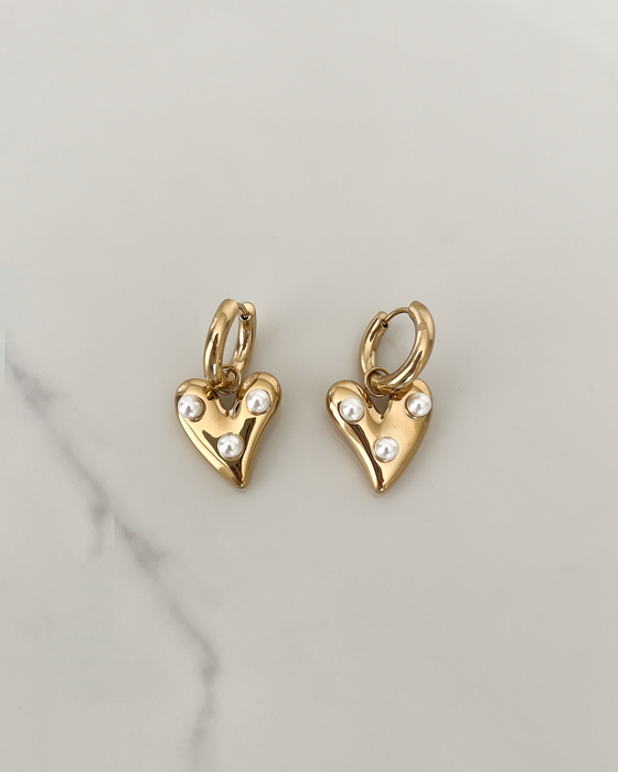 Heart & Pearls Earrings in Gold