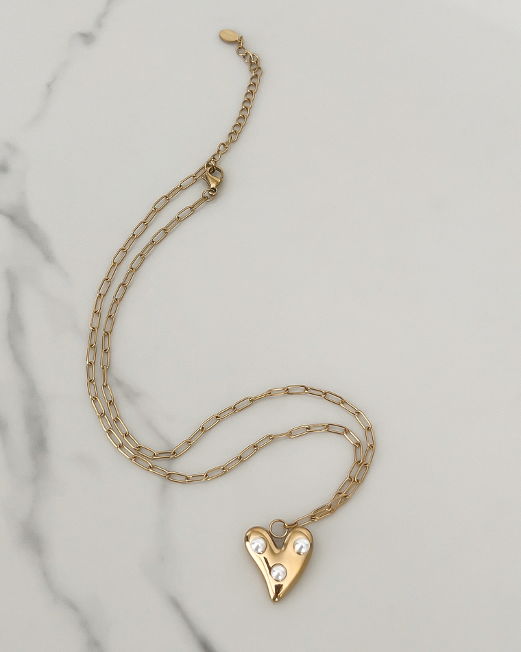 Heart & Pearls Necklace in Gold