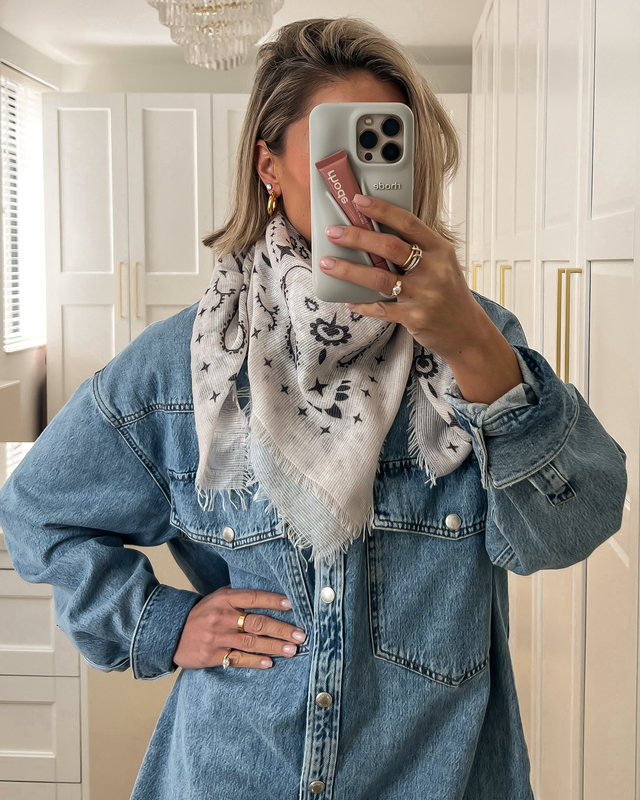KUSHI - Paisley Luxury Scarf in Off White