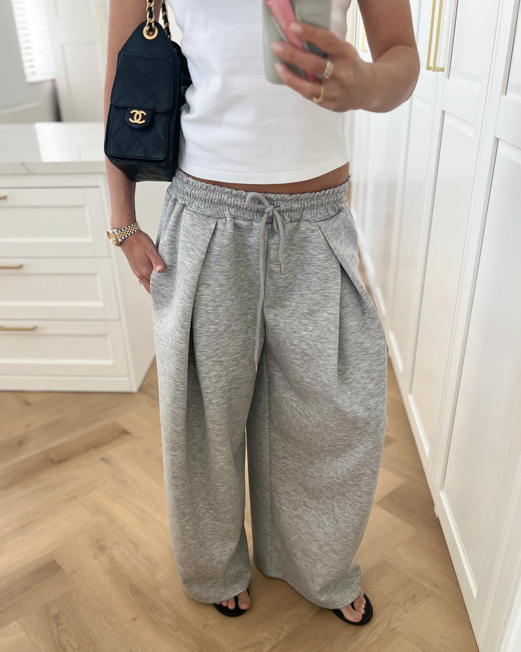 BILLIE - Oversized Pleated Joggers in Heather Grey