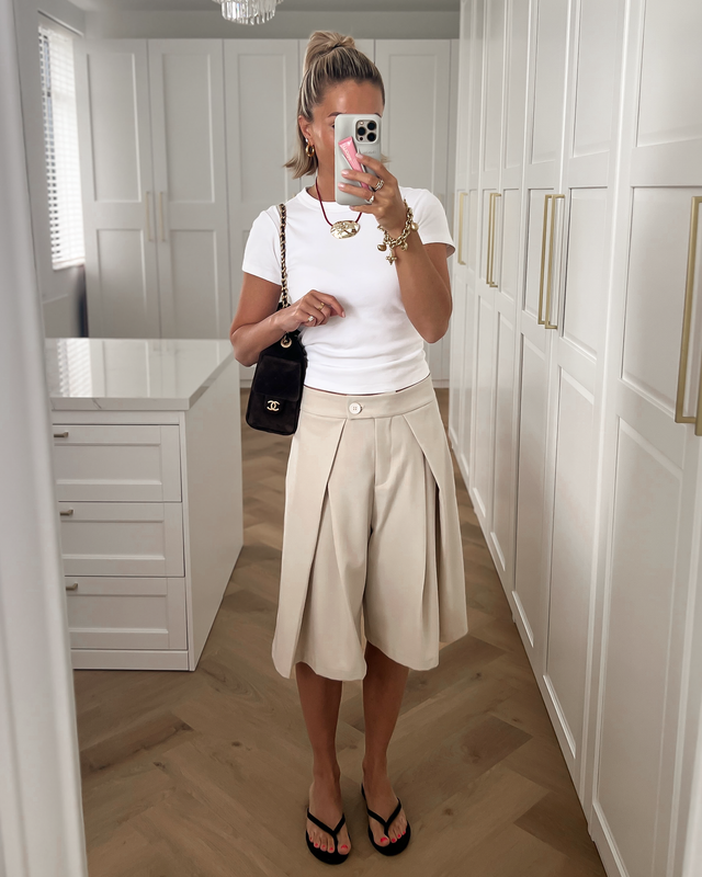 CHARLIE - Pleated Bermuda Shorts in Beige