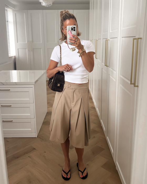 CHARLIE - Pleated Bermuda Shorts in Taupe