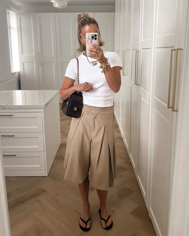 CHARLIE - Pleated Bermuda Shorts in Taupe