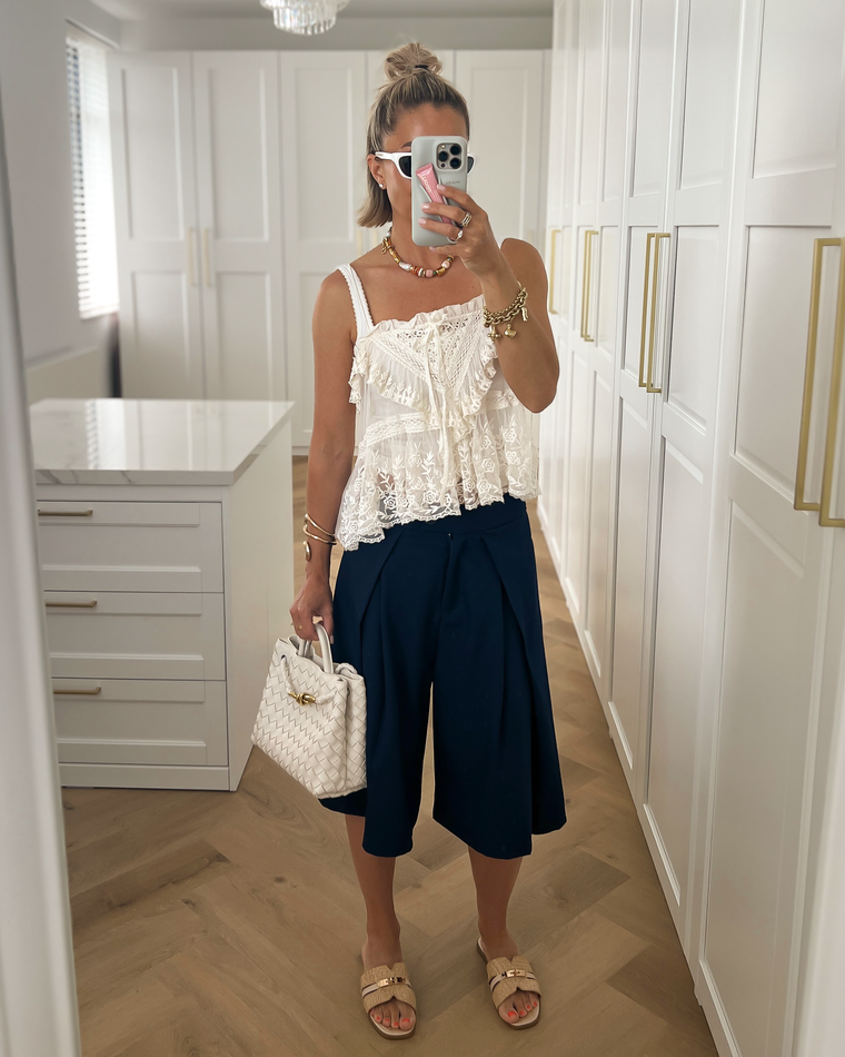 CHARLIE - Pleated Bermuda Shorts in Navy