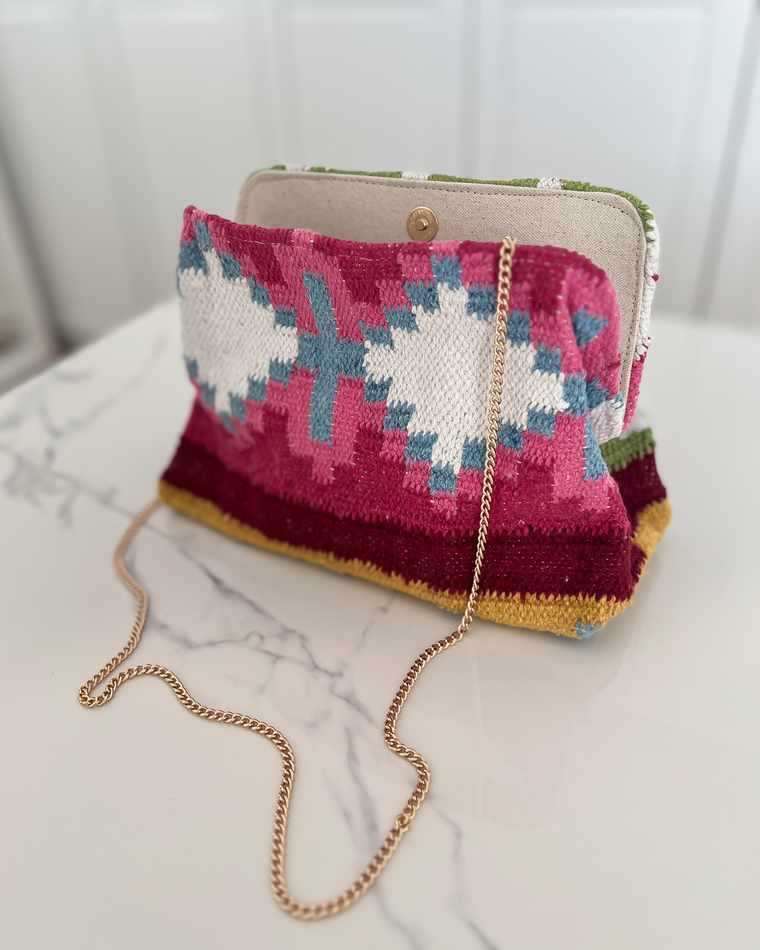 SANTA FÉ - Handmade Woven Clutch Bag in Pink & Green