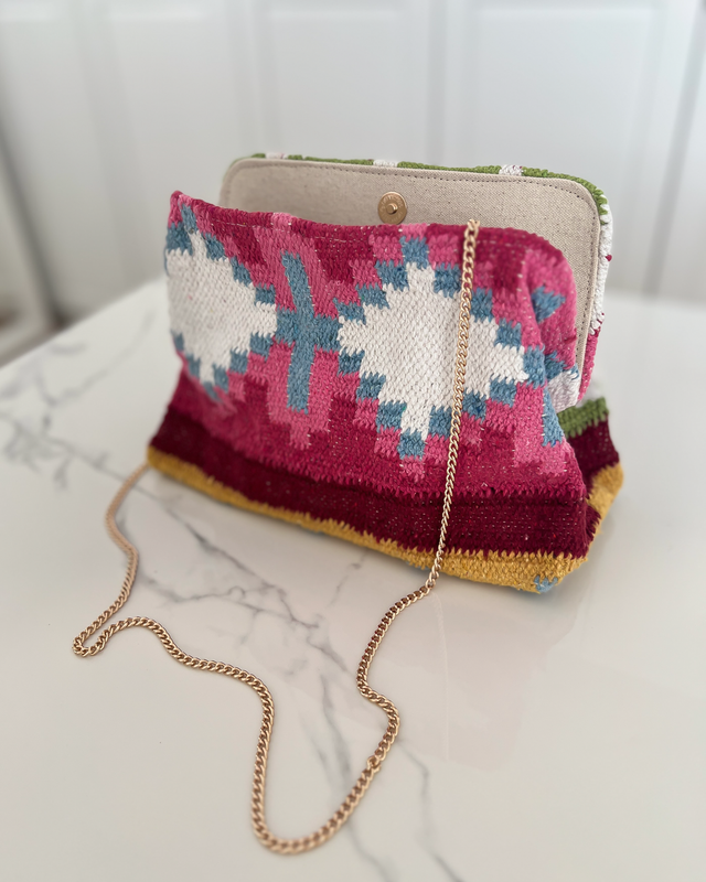 SANTA FÉ - Handmade Woven Clutch Bag in Pink & Green