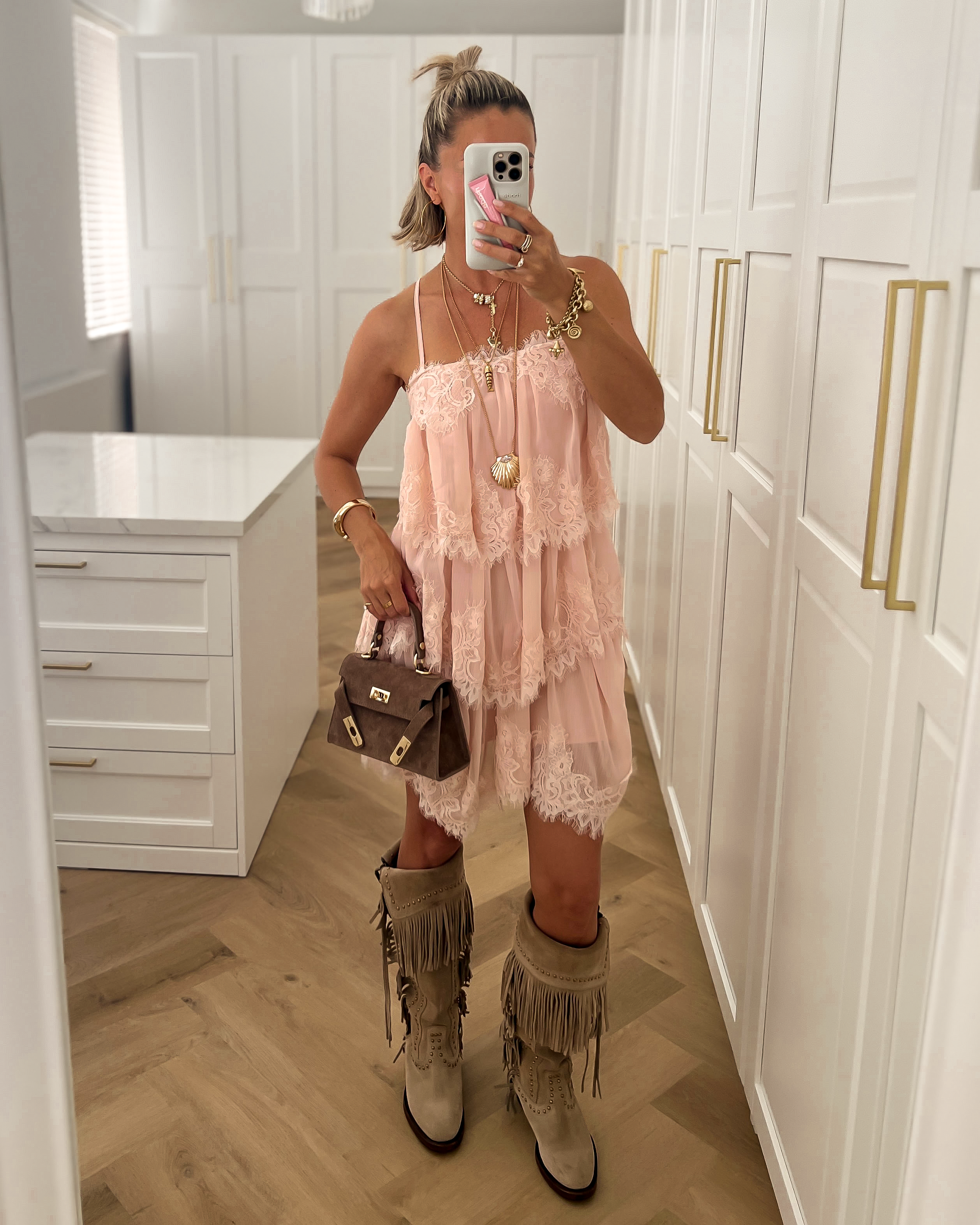 BISOUS - Lace Dress in Light Pink