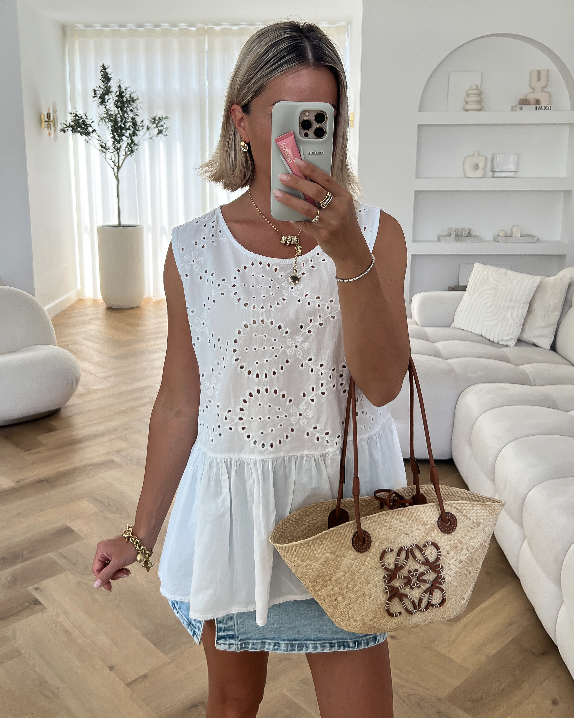 DAISY - Embroidery Top in White