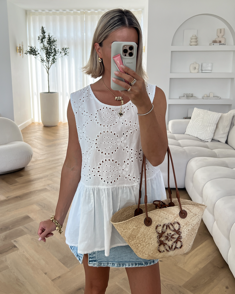 DAISY - Embroidery Top in White