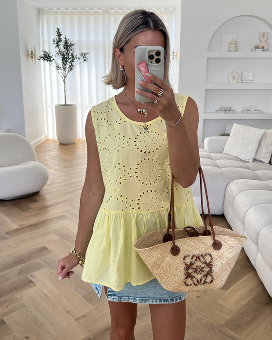 DAISY - Embroidery Top in Butter Yellow