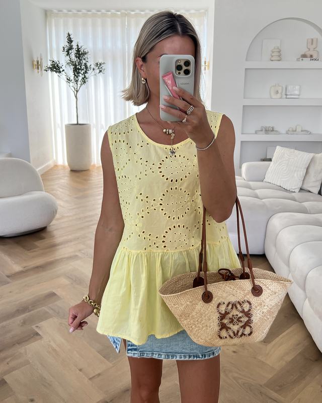 DAISY - Embroidery Top in Butter Yellow