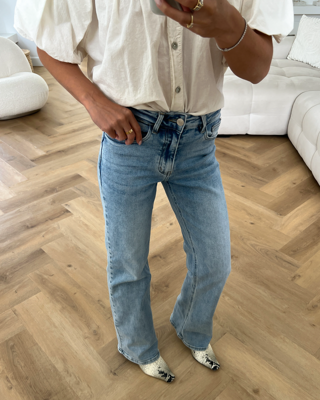 CHLOE - Flare Jeans in Midwash Blue