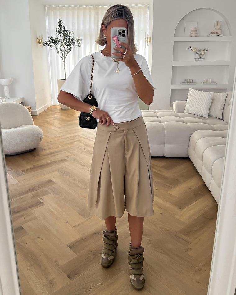 CHARLIE - Pleated Bermuda Shorts in Taupe