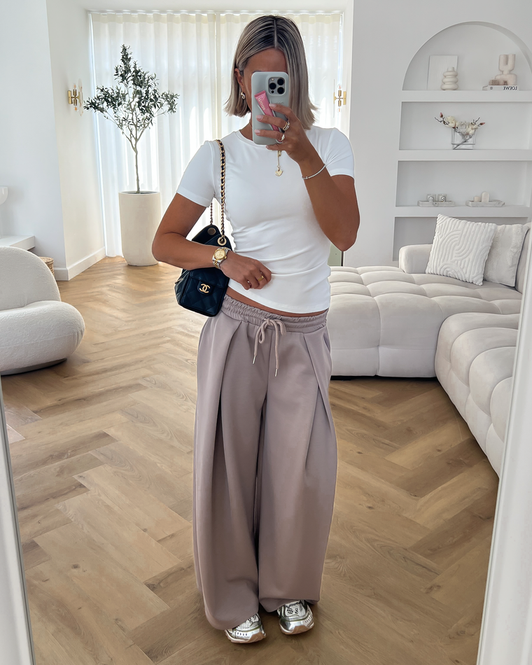 BILLIE - Oversized Pleated Joggers in Taupe