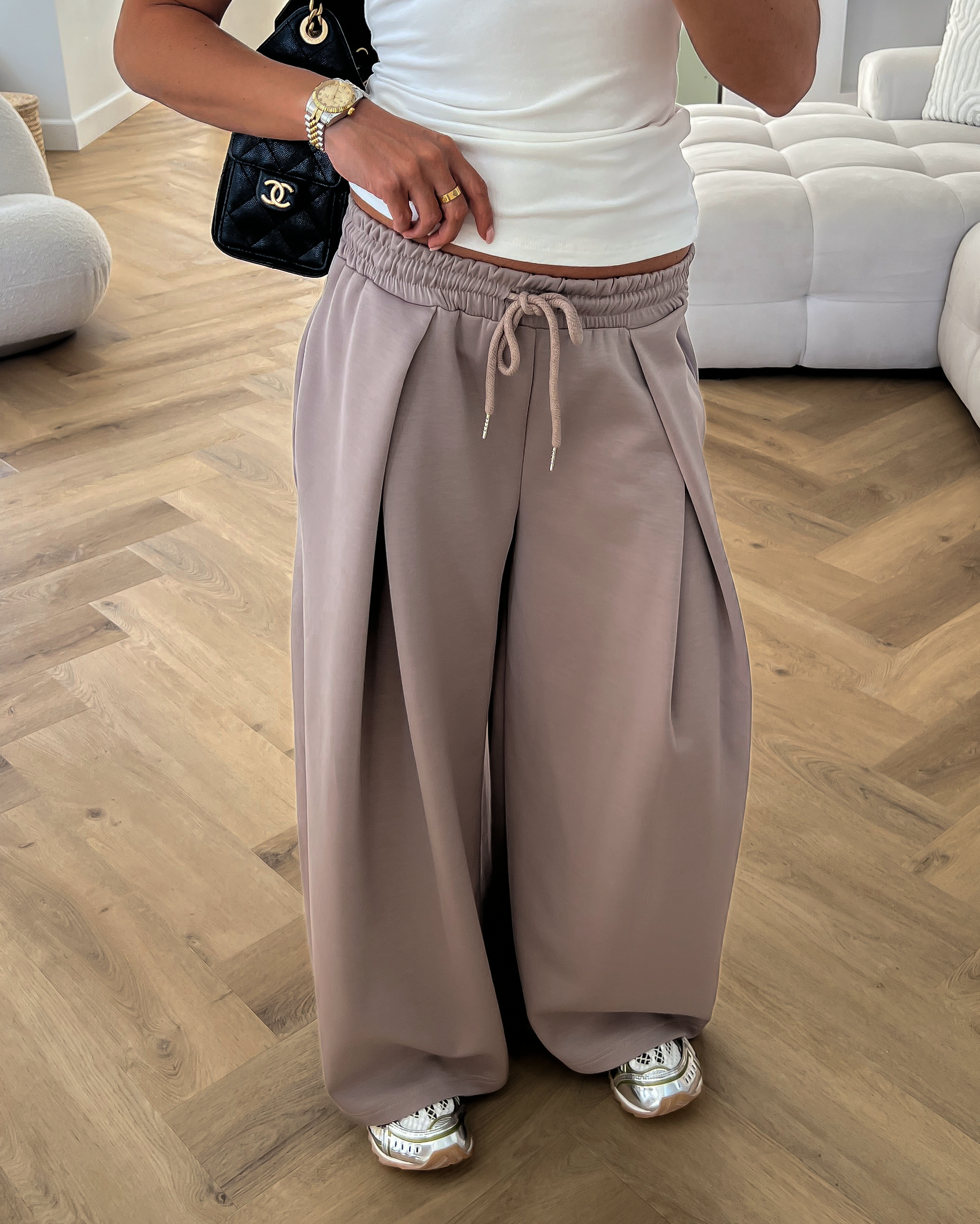 BILLIE - Oversized Pleated Joggers in Taupe
