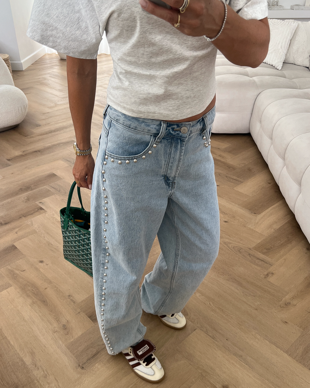 AUBREY - Studded Barrel Jeans in Washed Blue