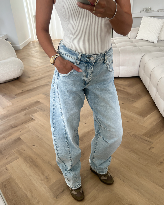 FRANKIE - Barrel Jeans in Vintage Blue