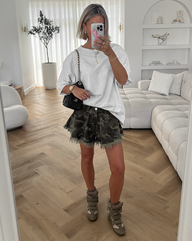 ROBIN - Flared Shorts in Camouflage