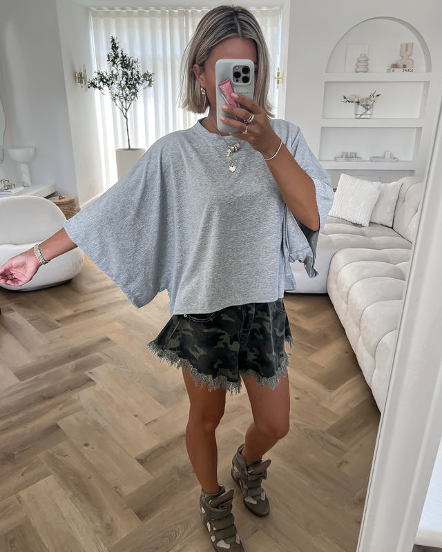 VERA - Batwing Tee in Light Grey