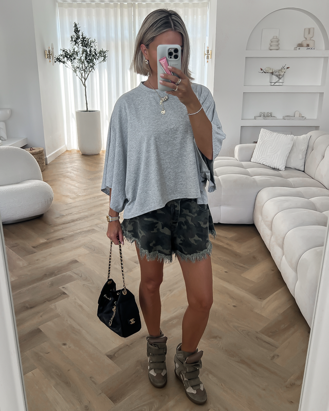 VERA - Batwing Tee in Light Grey