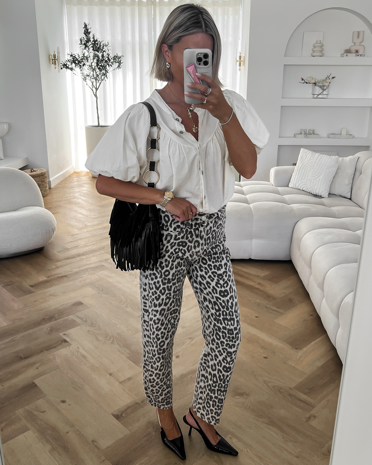 TATUM - Mom Jeans in Leopard