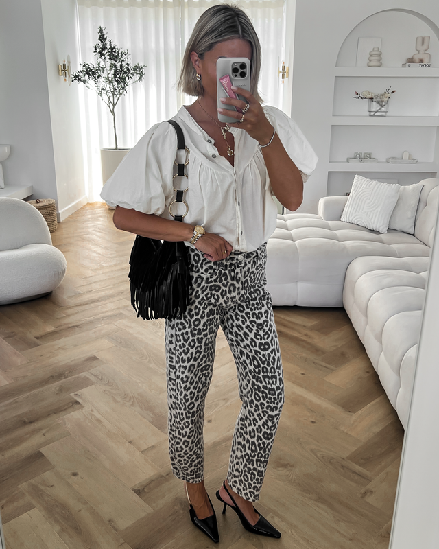 TATUM - Mom Jeans in Leopard