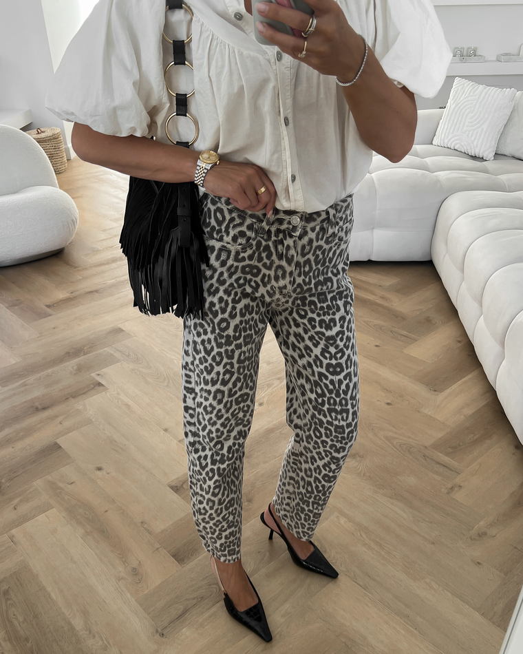 TATUM - Mom Jeans in Leopard