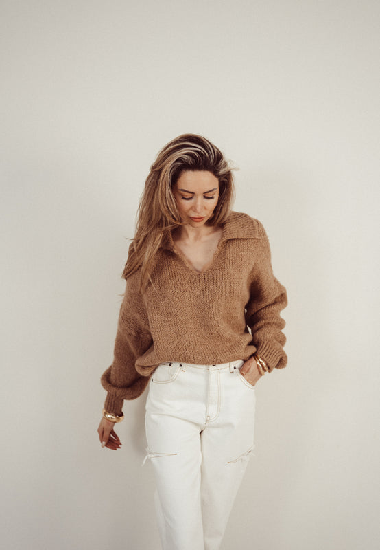KEIRA - Knitted Polo Sweater in Camel