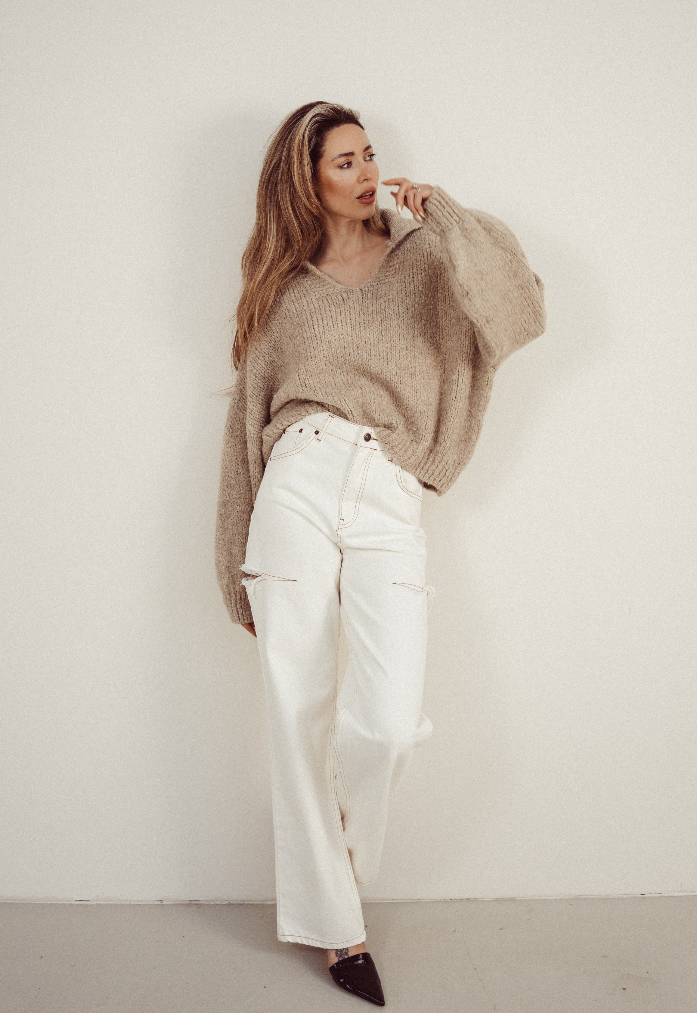 KEIRA - Knitted Polo Sweater in Beige