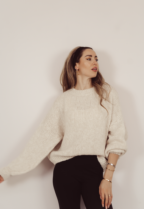 LOVELY - Oversized Knitted Sweater in Off White