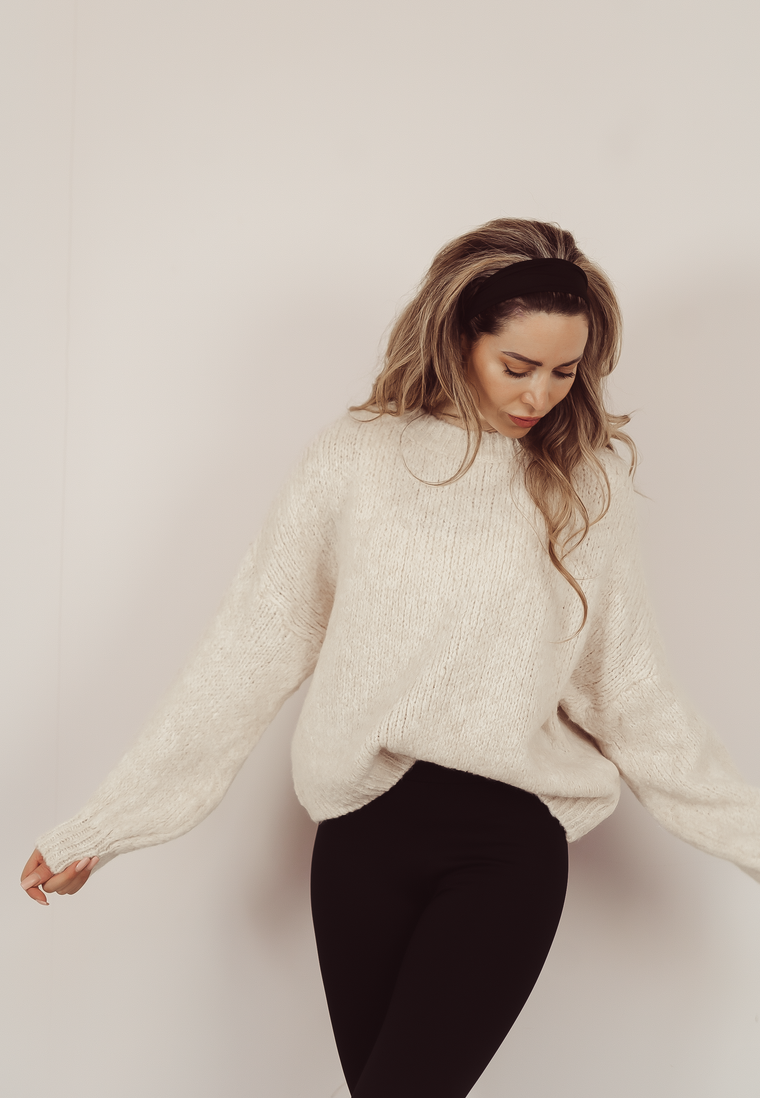 LOVELY - Oversized Knitted Sweater in Off White
