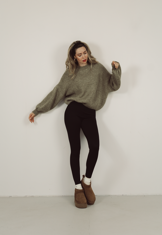 LOVELY - Oversized Knitted Sweater in Olive