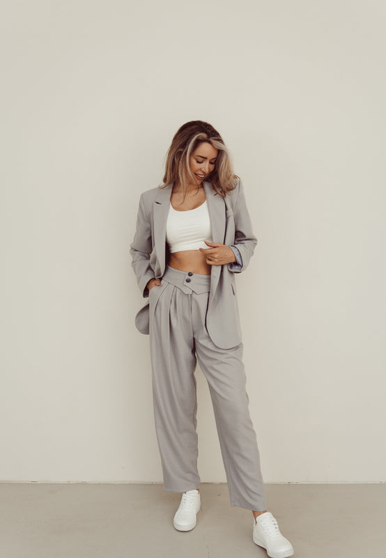 BRYNNE - Blazer + Pantalon Suit in Light Grey