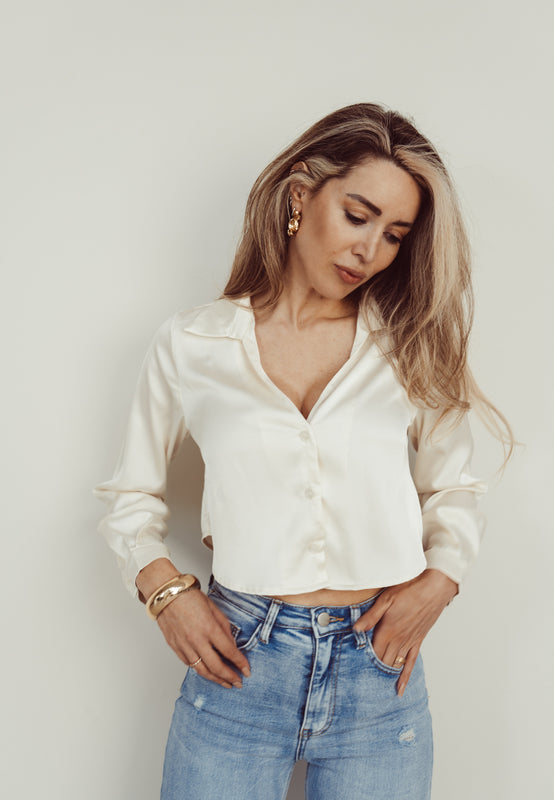 COOPER - Longsleeve Shiny Crop Top in Off White