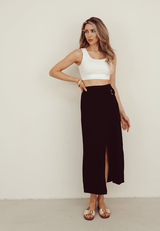 GEMMA - Linnen Skirt with Pin in Black