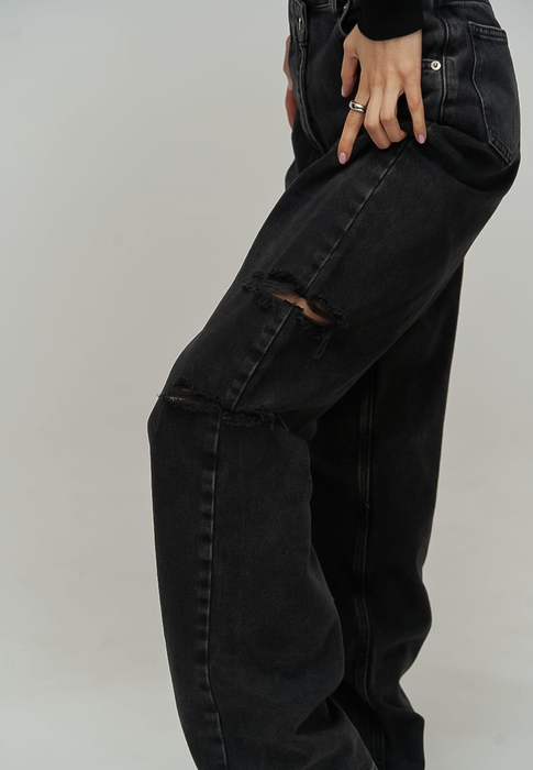 RIVER - Asymmetric Jeans in Black