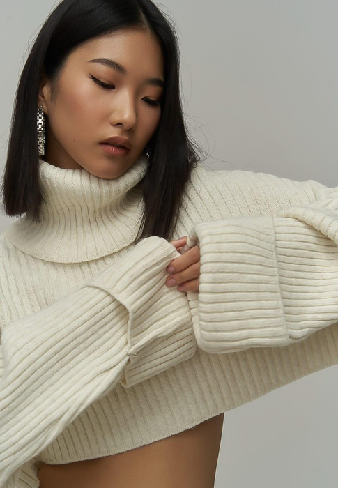 SOPHIA - Oversized Crop Turtle Neck Sweater in Off White